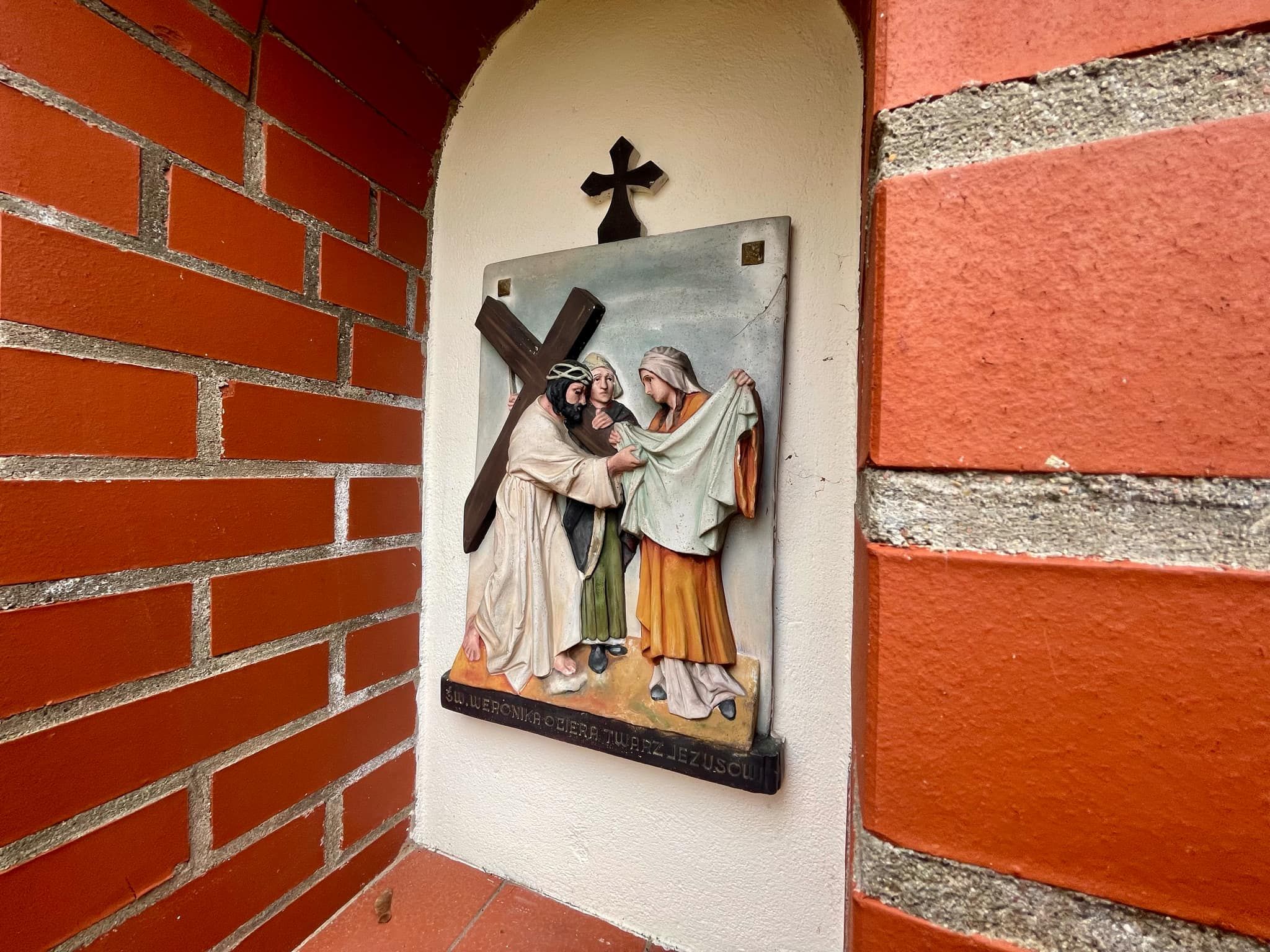  Kościół z zewnątrz 